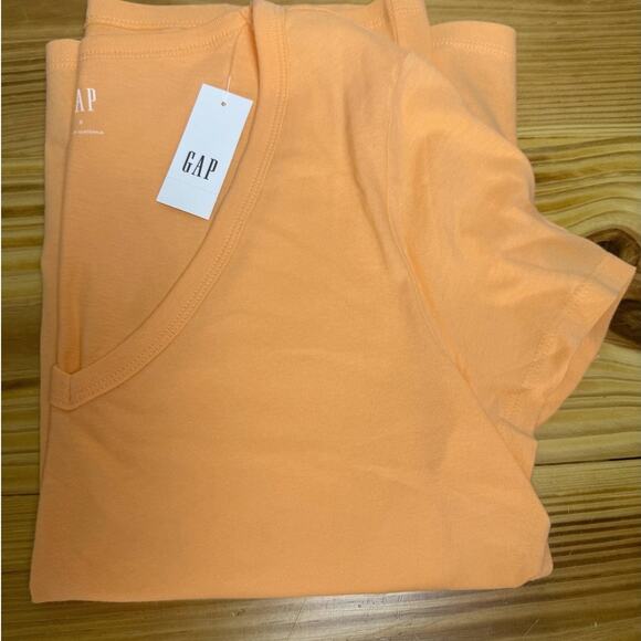 *NWT* GAP Favorite V-Neck T-Shirt/Tee. Orange Kiss. Size: S - Picture 4 of 7